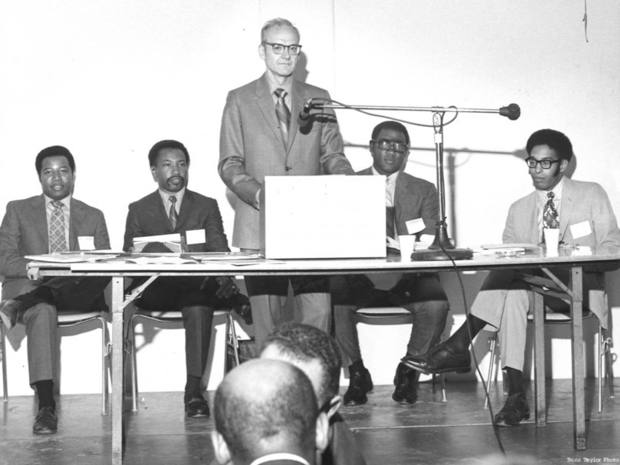 Prof. Schoen in 1970 at a meeting of Consortium alumni and students. Courtesy of WUSTL Archives.