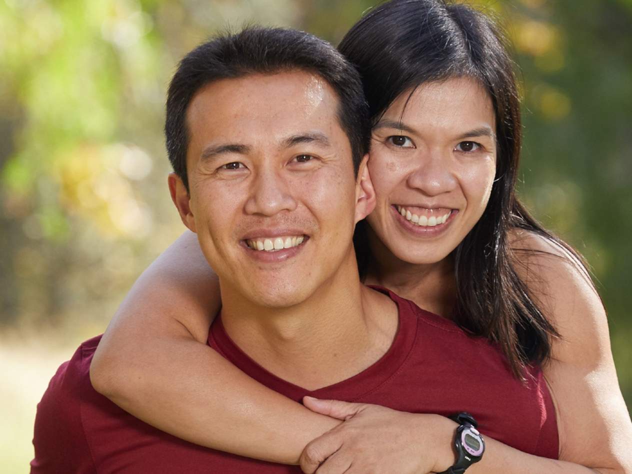 Chee Lee, BS 2004, who earned a double major in finance from Olin and computer science, and his wife, Hung Hguyen, in a promotional photo for season 32 of “The Amazing Race” (courtesy CBS Television).