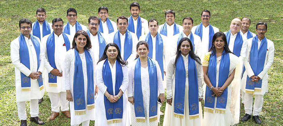 Bombay EMBA students celebrate graduation with dean, chancellor