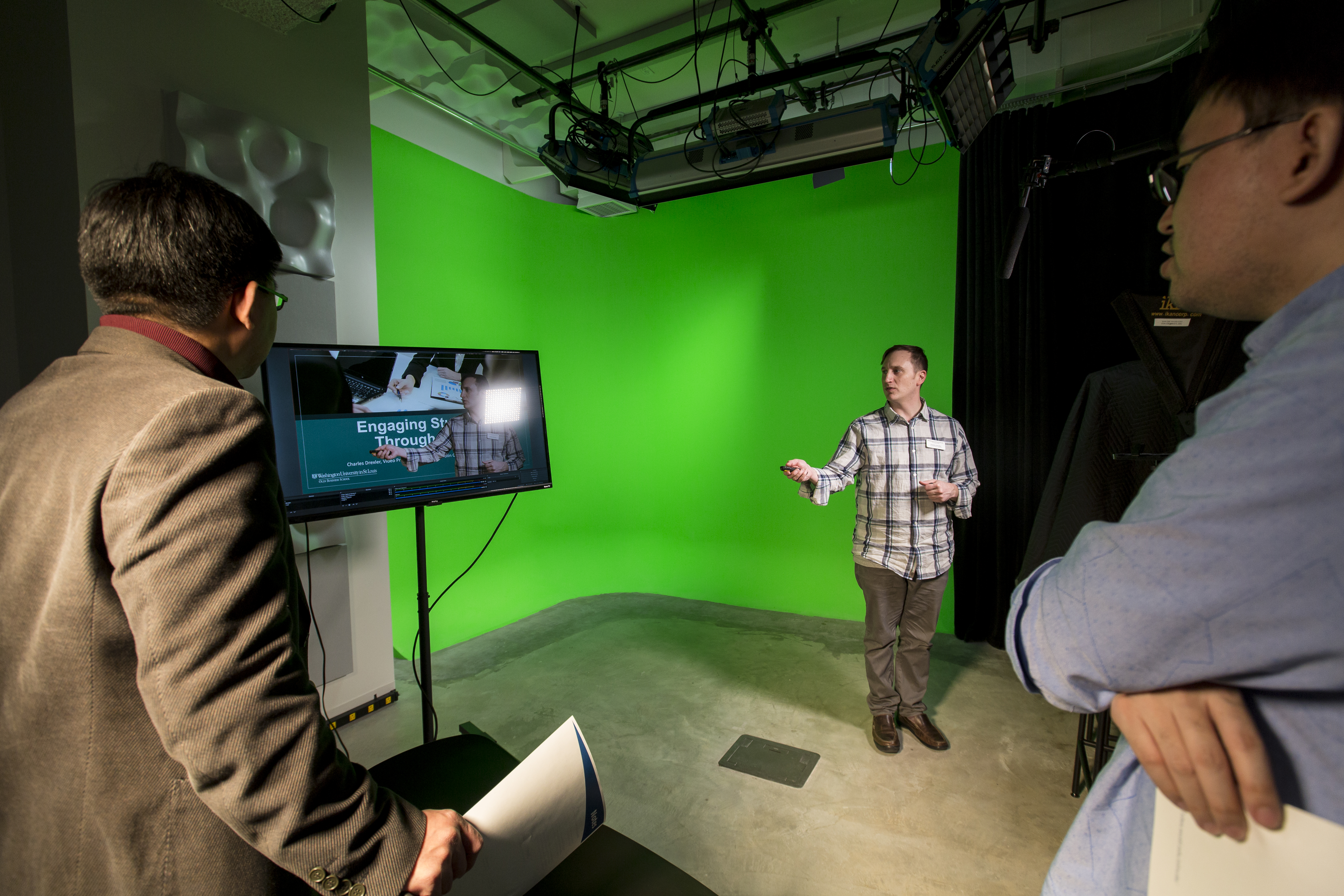 CDE team member Charlie Drexler demonstrates the CDE’s green screen studio to faculty.