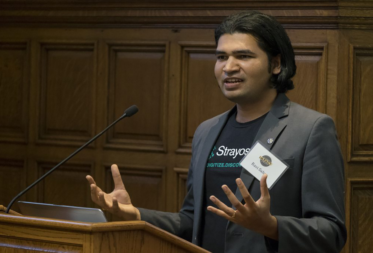 Ravi Sahu, EMBA 2014, makes his elevator pitch during the event. Strayos was one of two companies to receive an award. Photo by Sid Hastings / WUSTL Photos